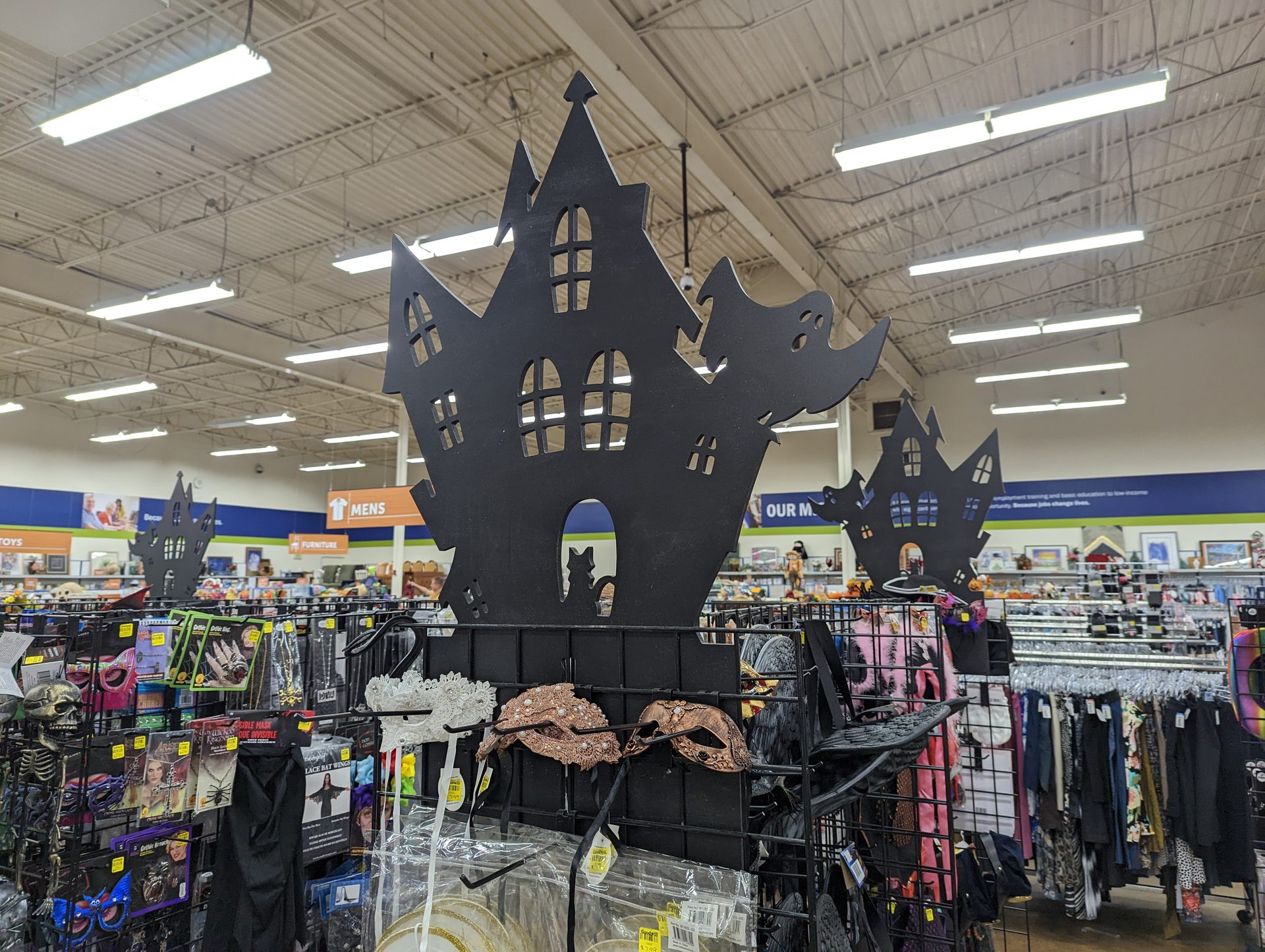 Evergreen Goodwill Halloween — image 3